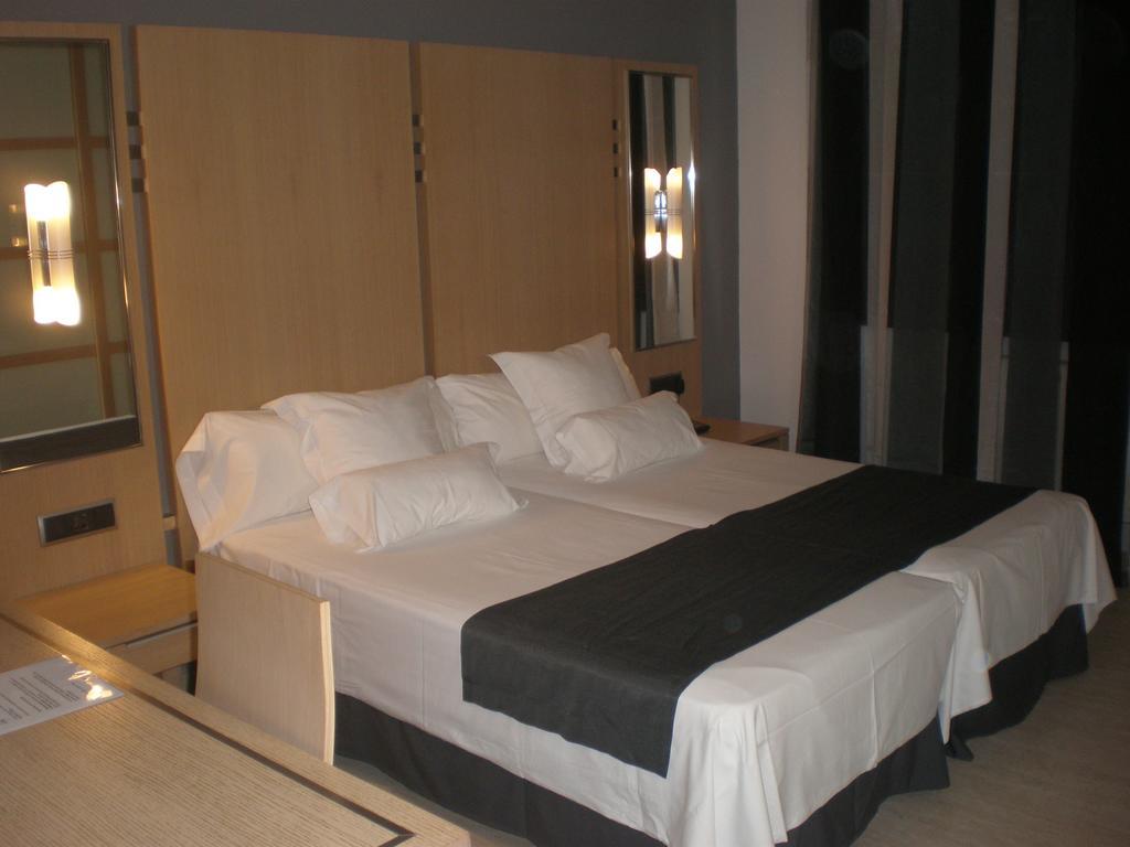 Double or Twin Room,141006204:JPEG